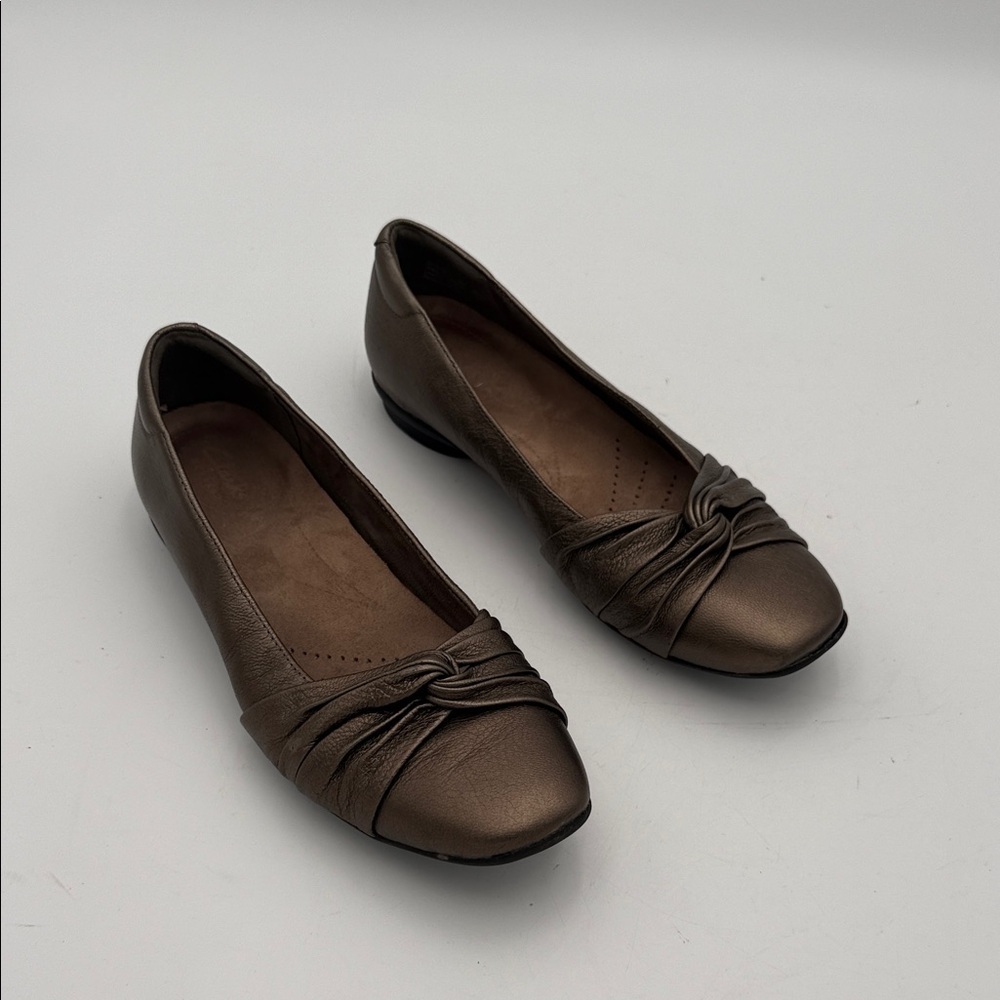 Clarks Elegant Brown Women's Flats 8M leather slip on casual office comfort Y2K